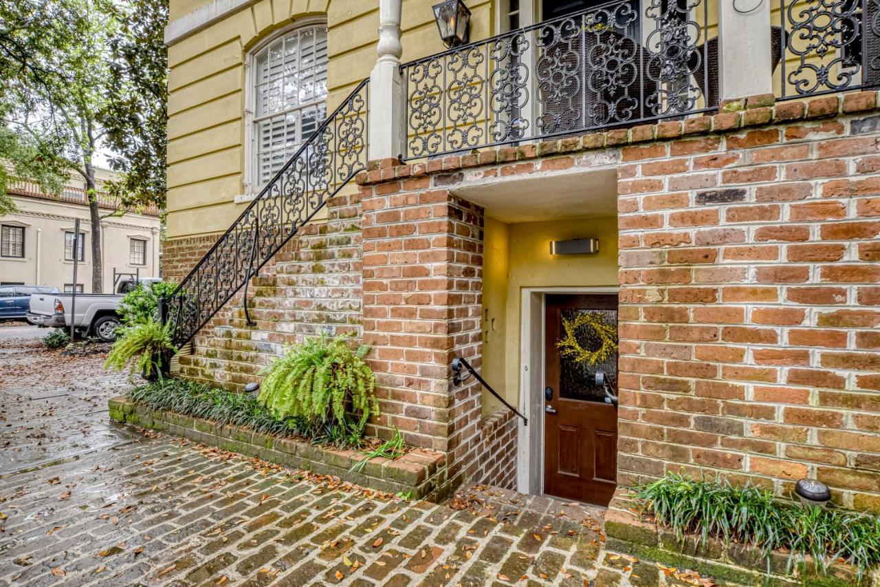 Modern Garden On Jones Savannah Exterior foto